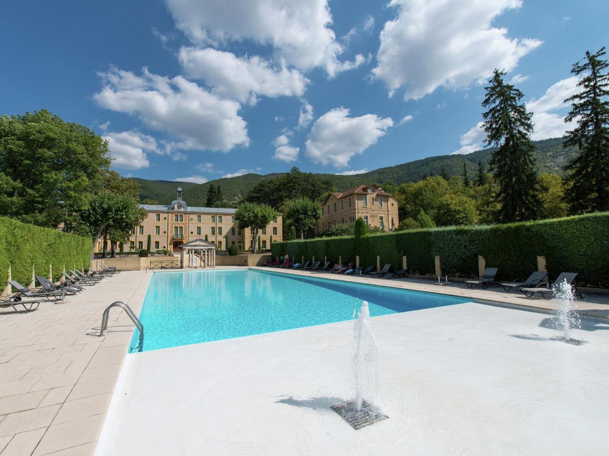 A Beautiful 2 Persons In A Chateau With Swimming Pool Montbrun-les-Bains