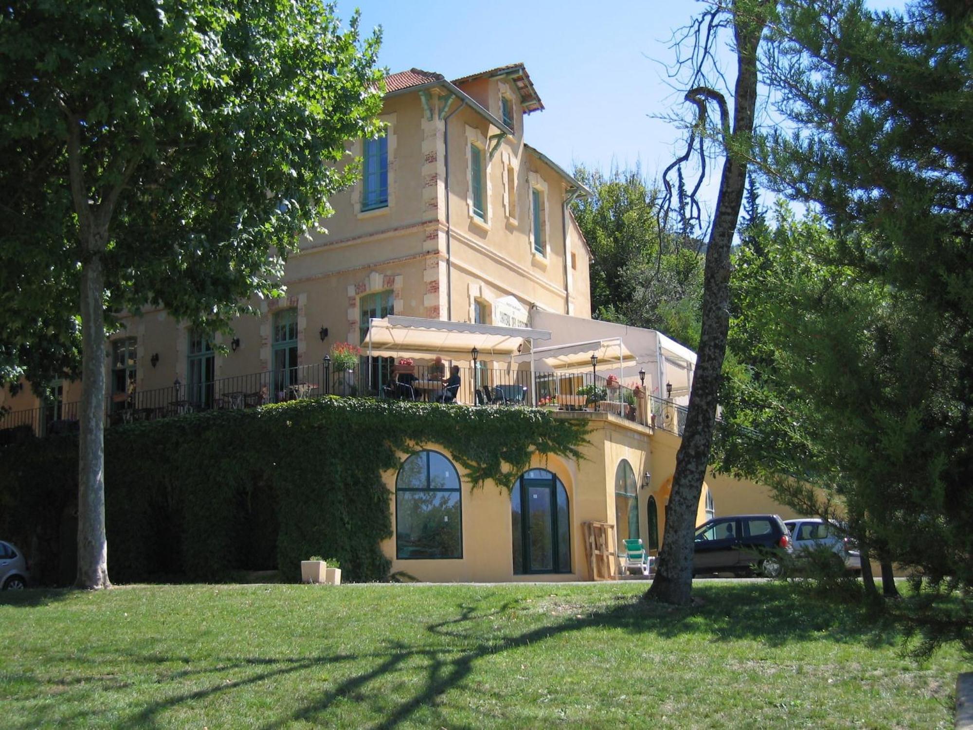 Apartment A Beautiful 2 Persons In A Chateau With Swimming Pool