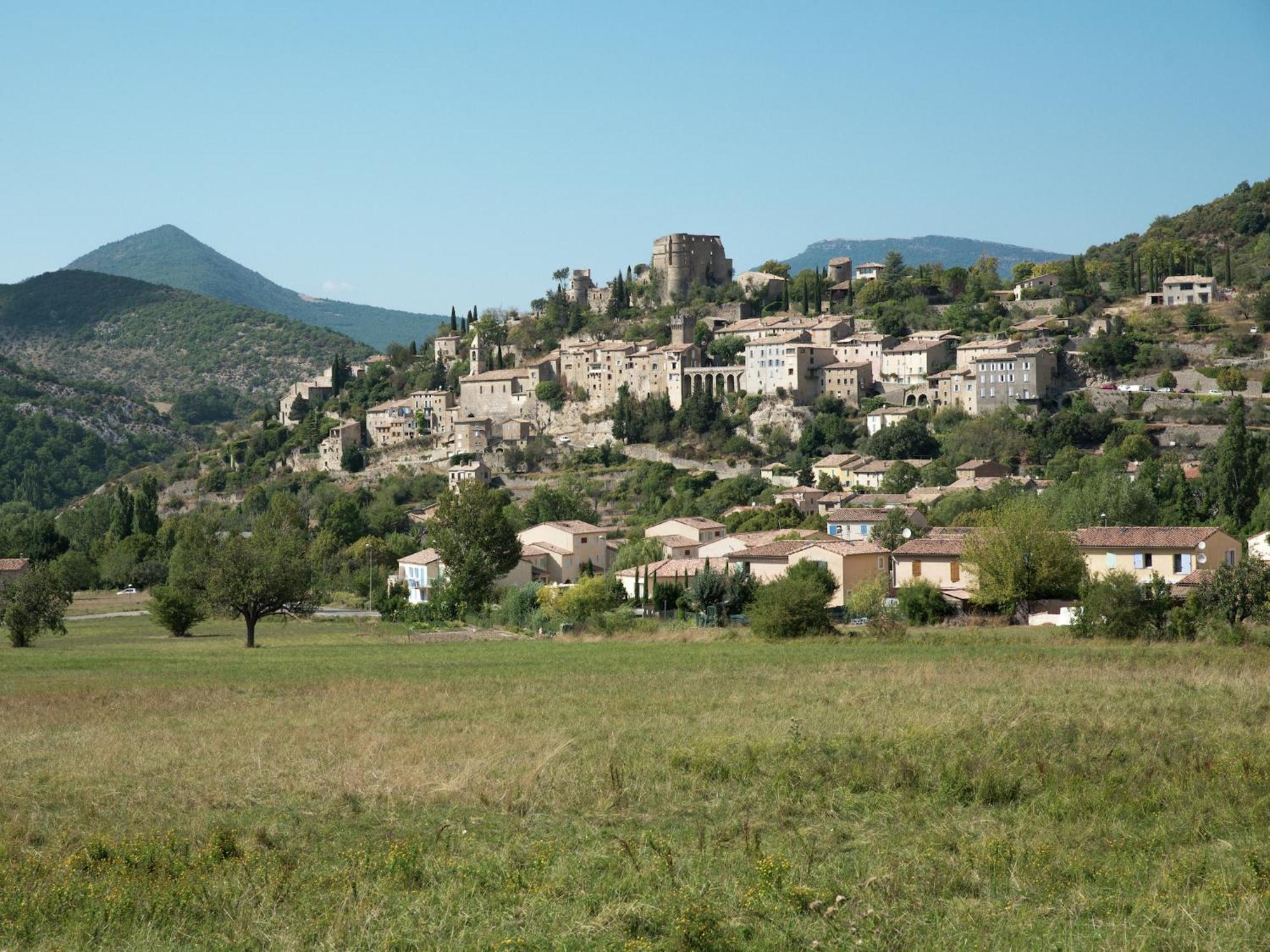 A Beautiful 2 Persons In A Chateau With Swimming Pool Montbrun-les-Bains