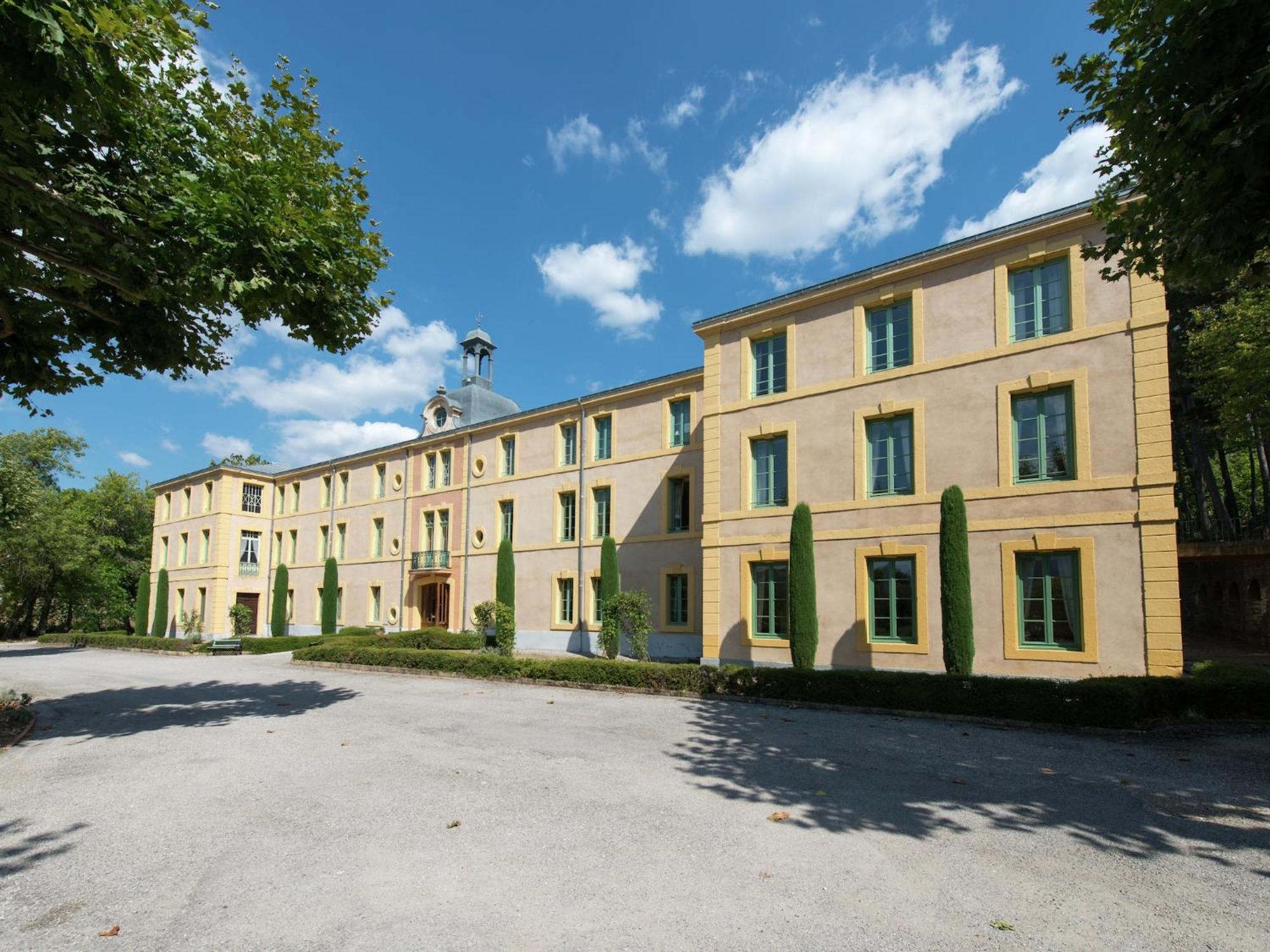 A Beautiful 2 Persons In A Chateau With Swimming Pool Apartment Montbrun-les-Bains