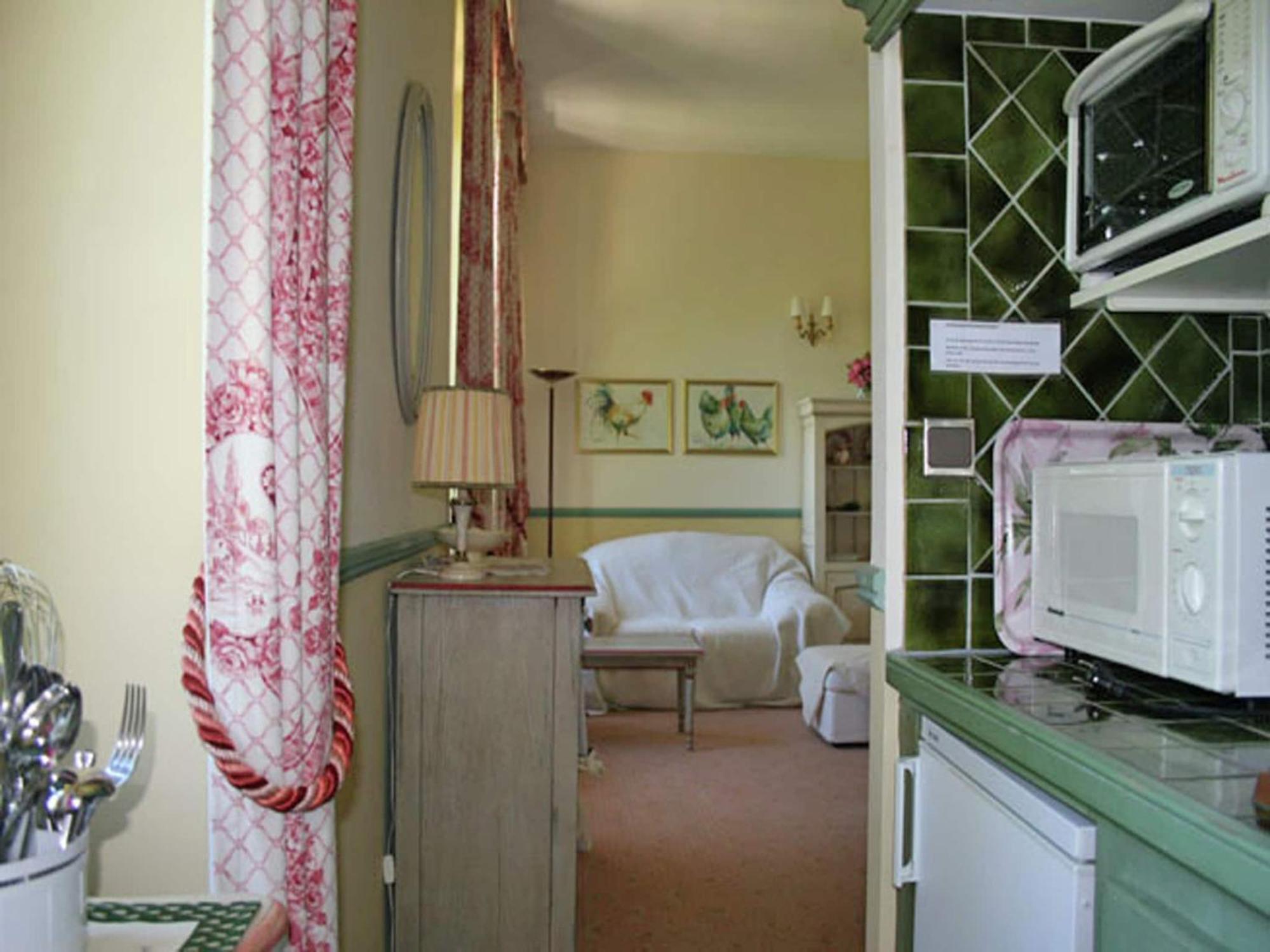 A Beautiful 2 Persons In A Chateau With Swimming Pool *
